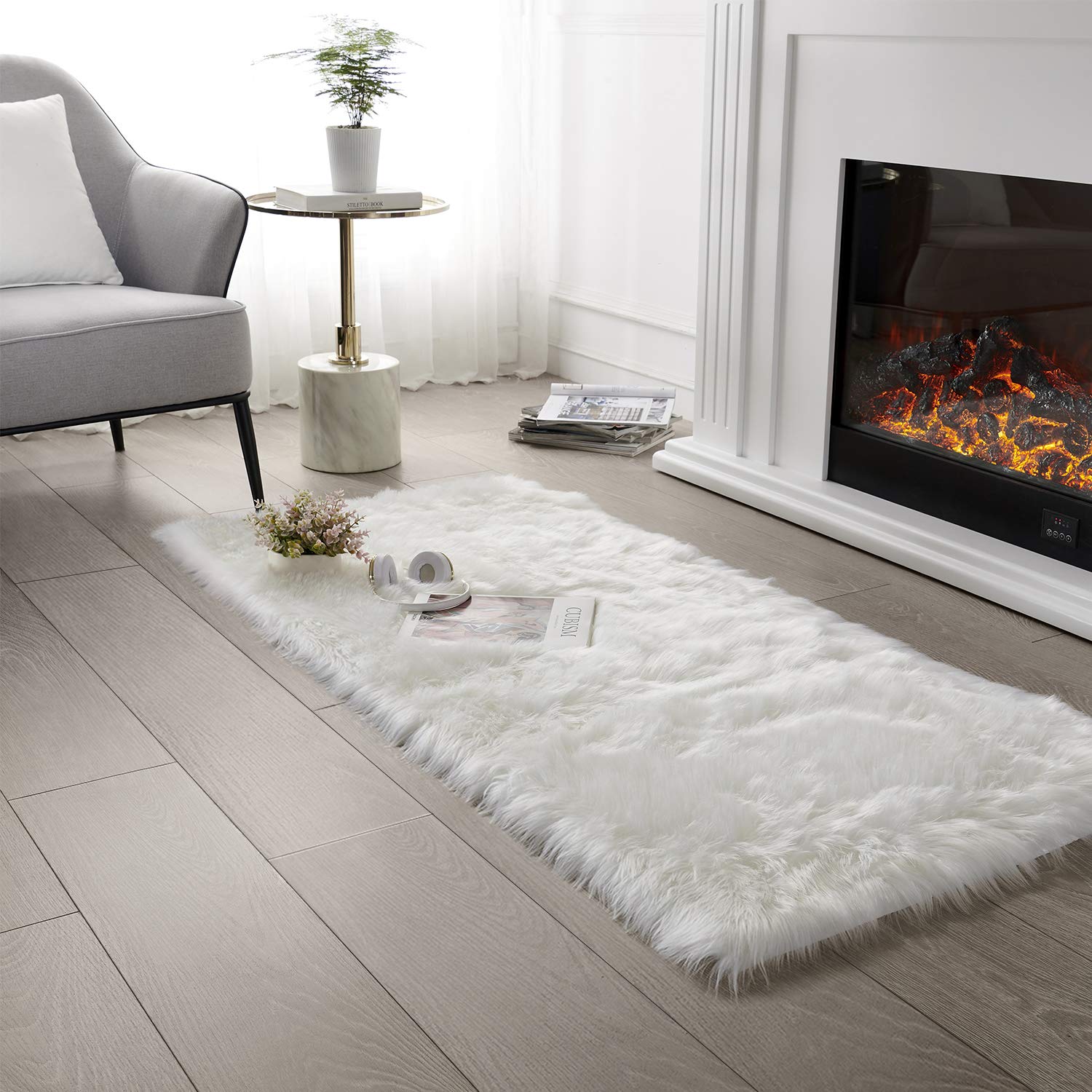 SERISSA Soft Fluffy Area Rug, Coal Black Faux Sheepskin Fur Rug, Shaggy Rug for Bedroom Floor Fuzzy Carpet for Living Room 4x6 Feet