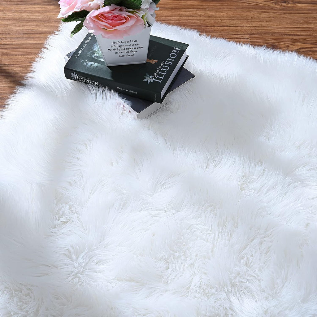 ISEAU Soft Faux Fur Fluffy Area Rug, Luxury Fuzzy Sheepskin Carpet Rugs for Bedroom Living Room, Shaggy Silky Plush Carpet Bedside Rug Floor Mat, 2ft x 3ft, White