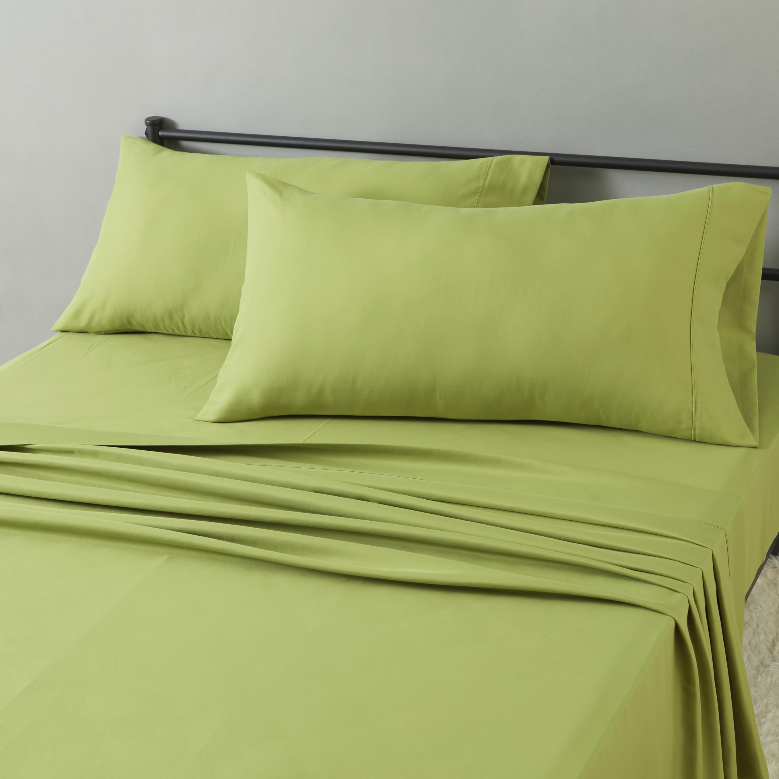 Amazon Basics Lightweight Super Soft Easy Care Wrinkle Free Breathable Brushed Microfiber 3-Piece Bed Sheet Set with 14-Inch Deep Pockets, Twin, Beige, Solid