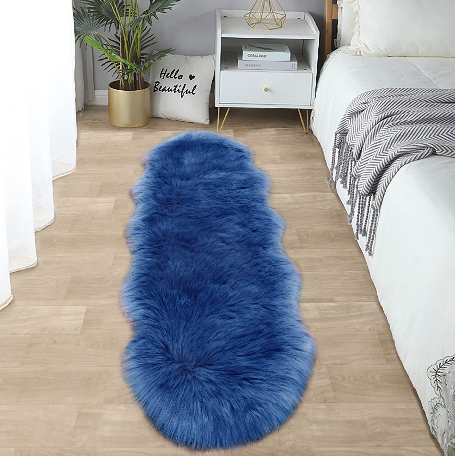 SERISSA Soft Fluffy Area Rug, Coal Black Faux Sheepskin Fur Rug, Shaggy Rug for Bedroom Floor Fuzzy Carpet for Living Room 4x6 Feet