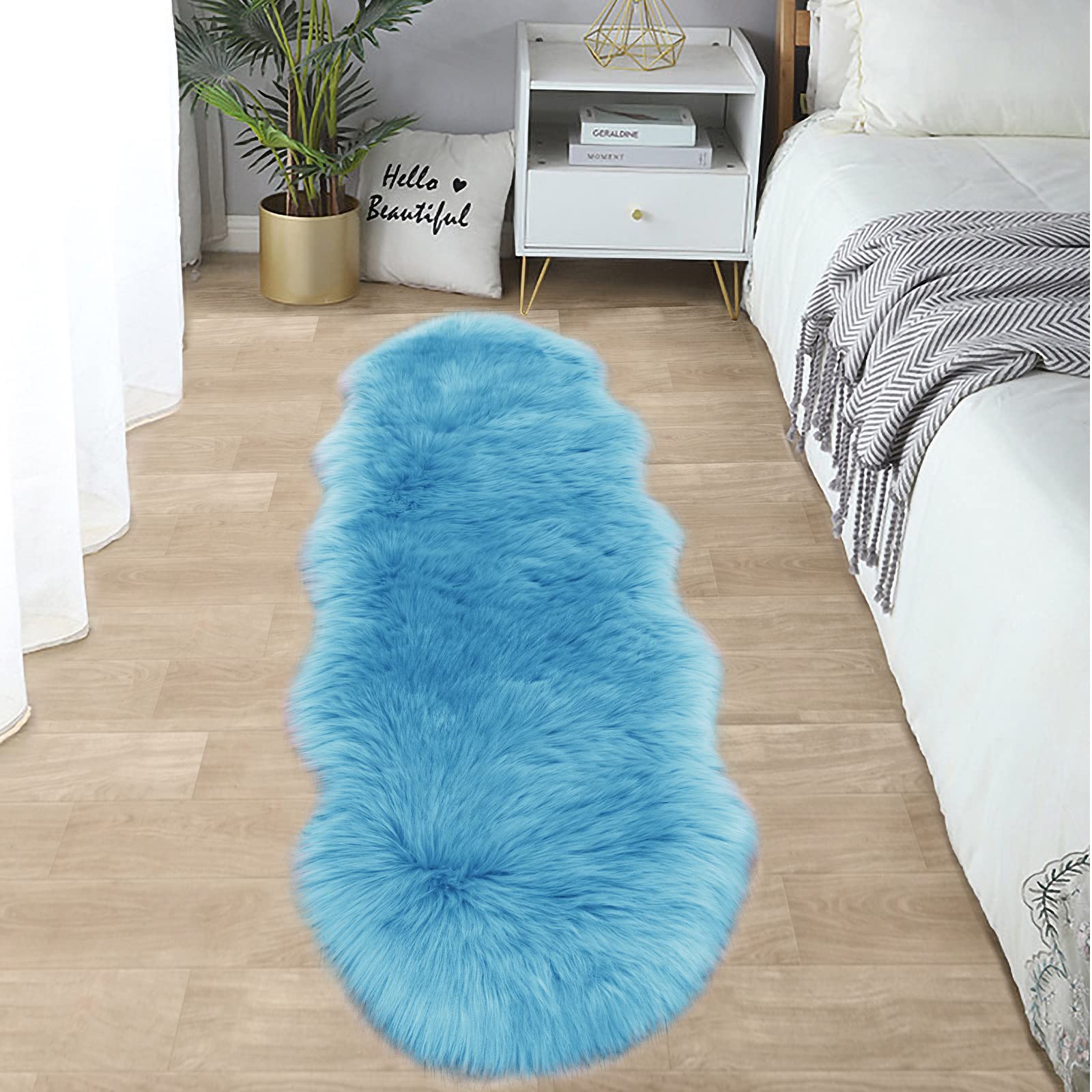 SERISSA Soft Fluffy Area Rug, Coal Black Faux Sheepskin Fur Rug, Shaggy Rug for Bedroom Floor Fuzzy Carpet for Living Room 4x6 Feet
