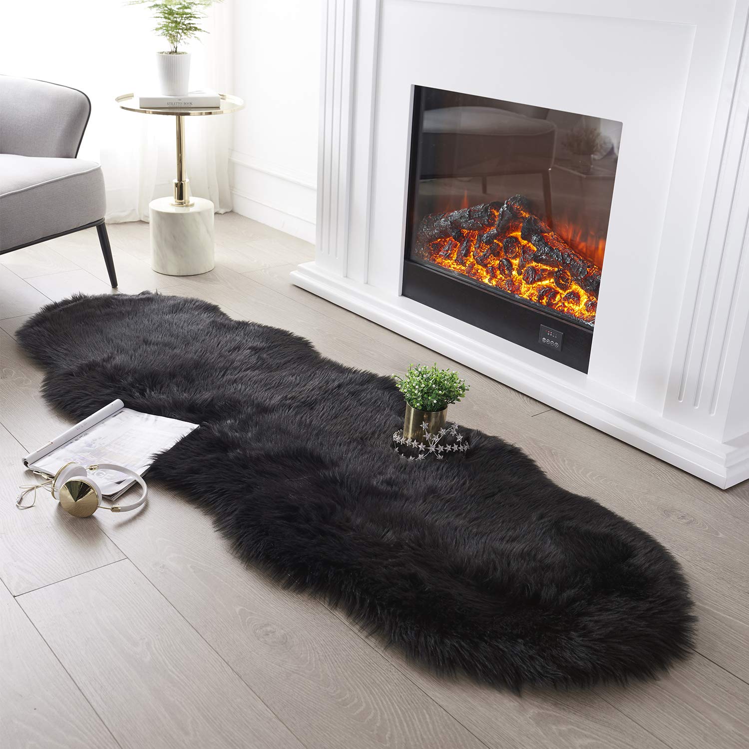 SERISSA Soft Fluffy Area Rug, Coal Black Faux Sheepskin Fur Rug, Shaggy Rug for Bedroom Floor Fuzzy Carpet for Living Room 4x6 Feet