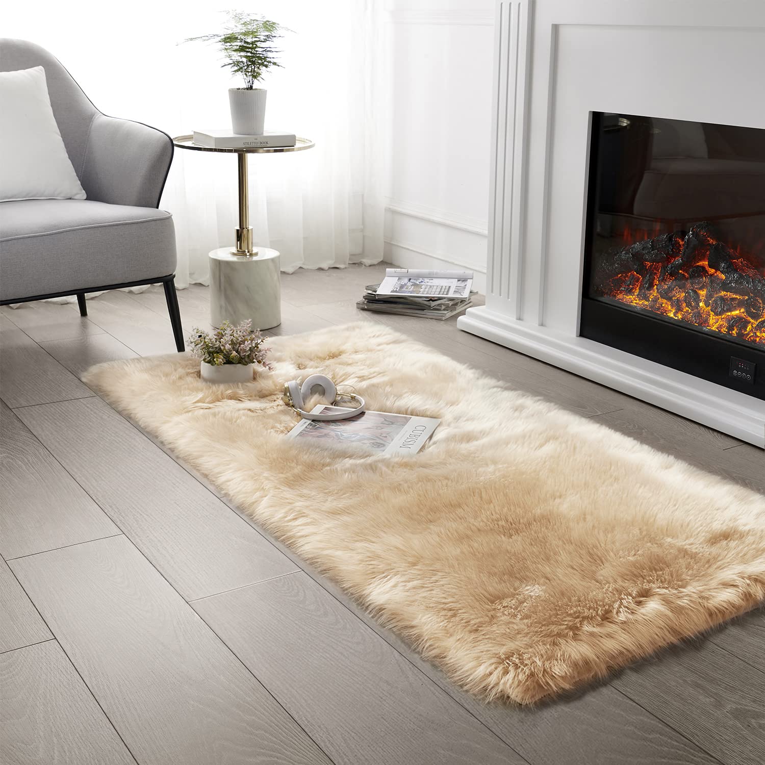 SERISSA Soft Fluffy Area Rug, Coal Black Faux Sheepskin Fur Rug, Shaggy Rug for Bedroom Floor Fuzzy Carpet for Living Room 4x6 Feet