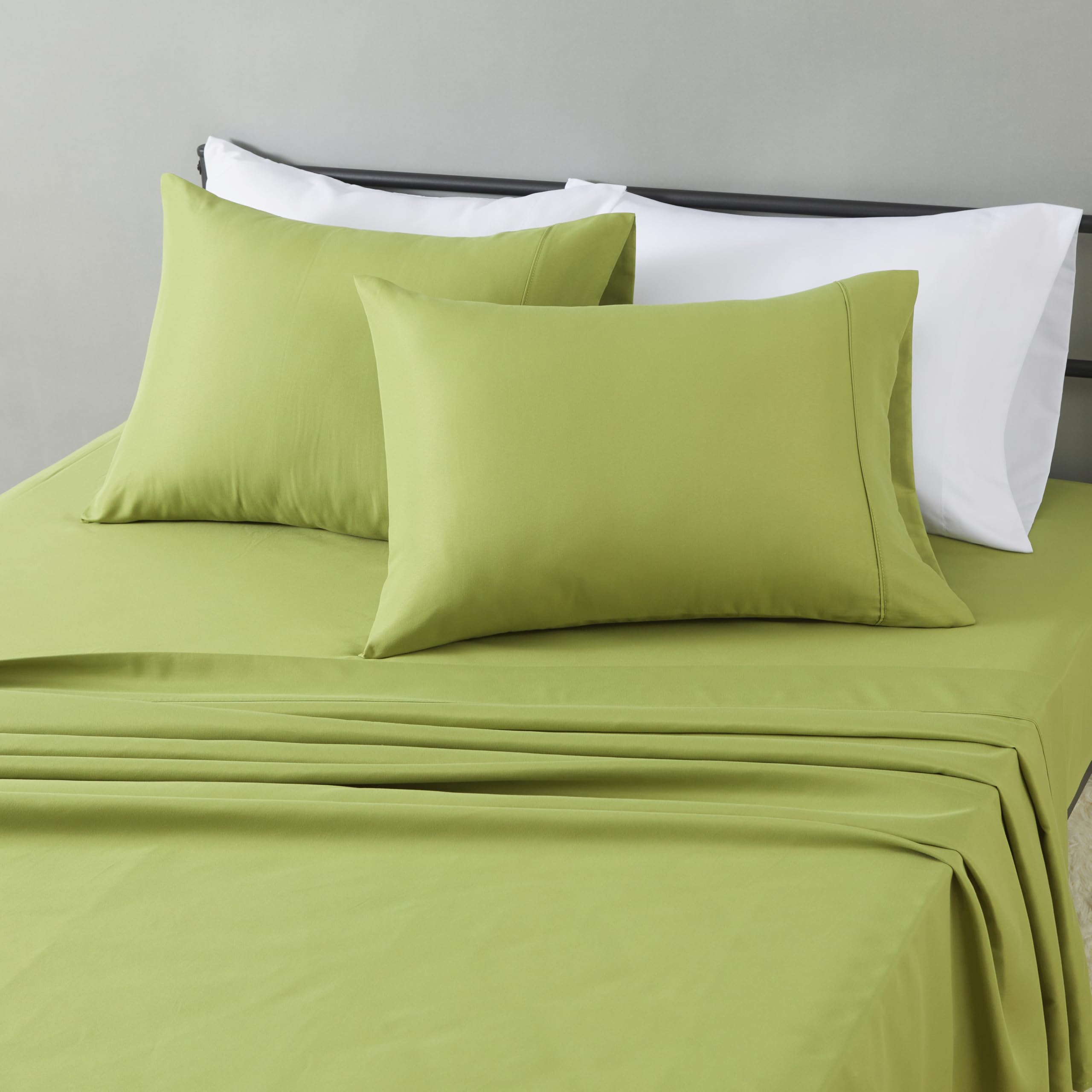 Amazon Basics Lightweight Super Soft Easy Care Wrinkle Free Breathable Brushed Microfiber 3-Piece Bed Sheet Set with 14-Inch Deep Pockets, Twin, Beige, Solid