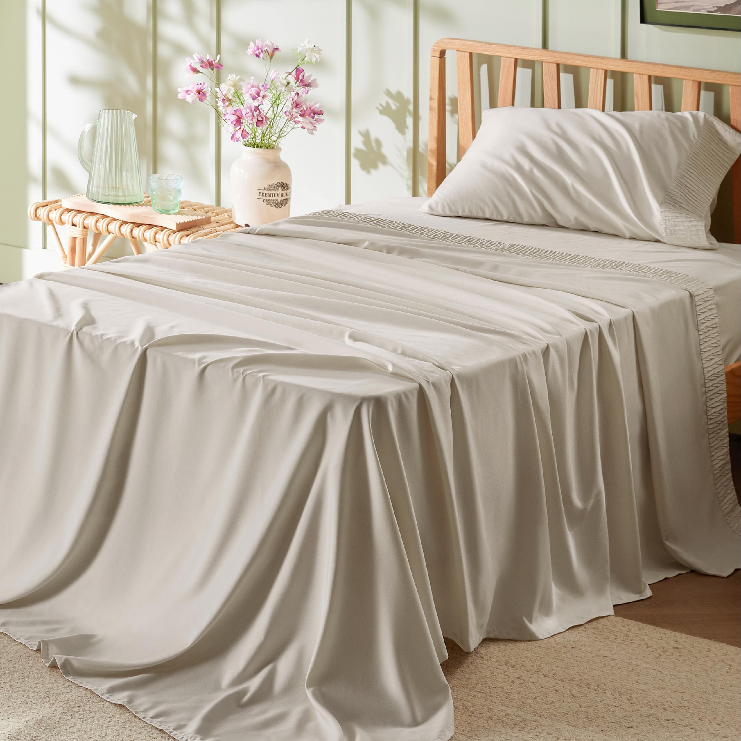 Bedsure King Size Sheets Set - 4 Pieces Soft King Sheets - Breathable & Cooling - Hotel Luxury - Easy Care Polyester Microfiber Bedding for Kids, Women, Men, Linen