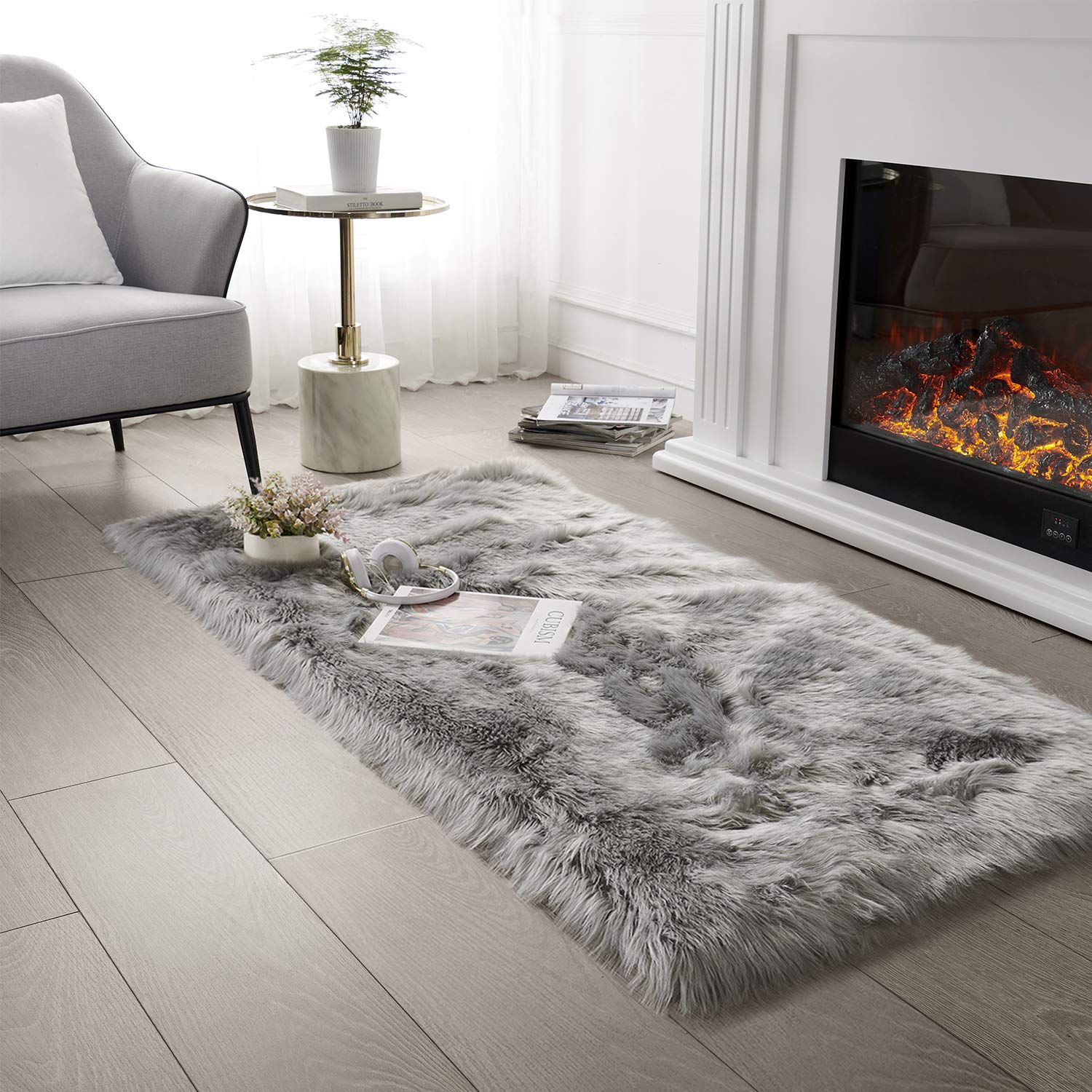 SERISSA Soft Fluffy Area Rug, Coal Black Faux Sheepskin Fur Rug, Shaggy Rug for Bedroom Floor Fuzzy Carpet for Living Room 4x6 Feet