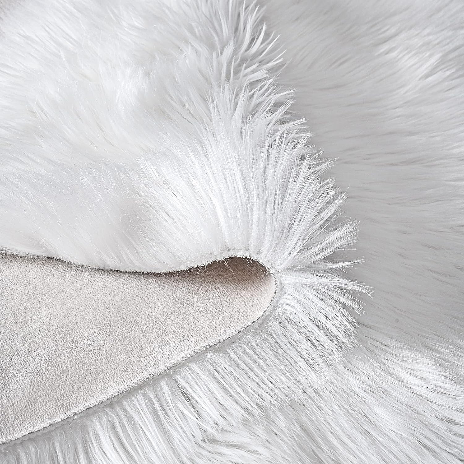 ISEAU Soft Faux Fur Fluffy Area Rug, Luxury Fuzzy Sheepskin Carpet Rugs for Bedroom Living Room, Shaggy Silky Plush Carpet Bedside Rug Floor Mat, 2ft x 3ft, White