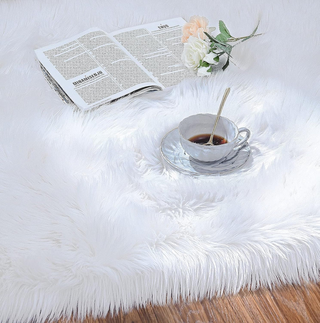 ISEAU Soft Faux Fur Fluffy Area Rug, Luxury Fuzzy Sheepskin Carpet Rugs for Bedroom Living Room, Shaggy Silky Plush Carpet Bedside Rug Floor Mat, 2ft x 3ft, White