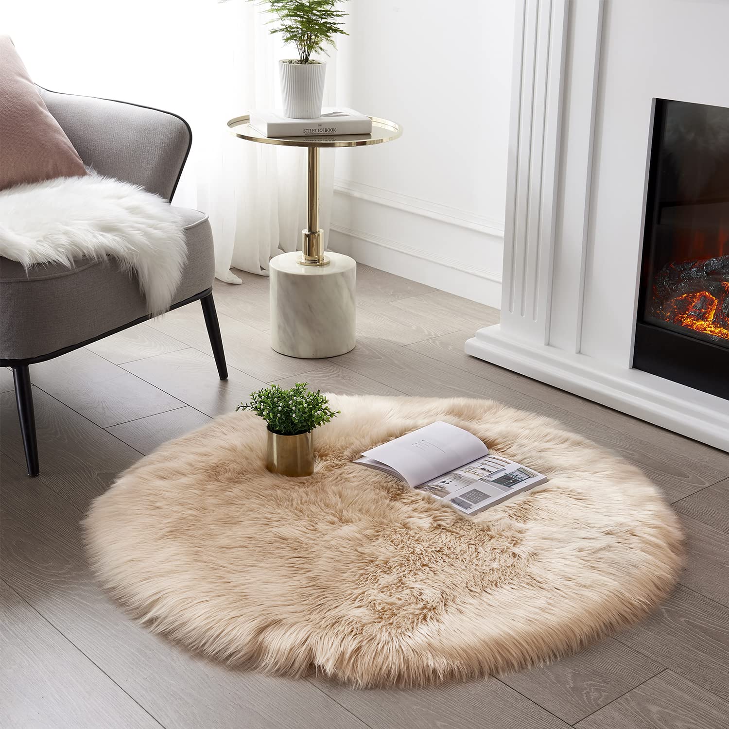 SERISSA Soft Fluffy Area Rug, Coal Black Faux Sheepskin Fur Rug, Shaggy Rug for Bedroom Floor Fuzzy Carpet for Living Room 4x6 Feet
