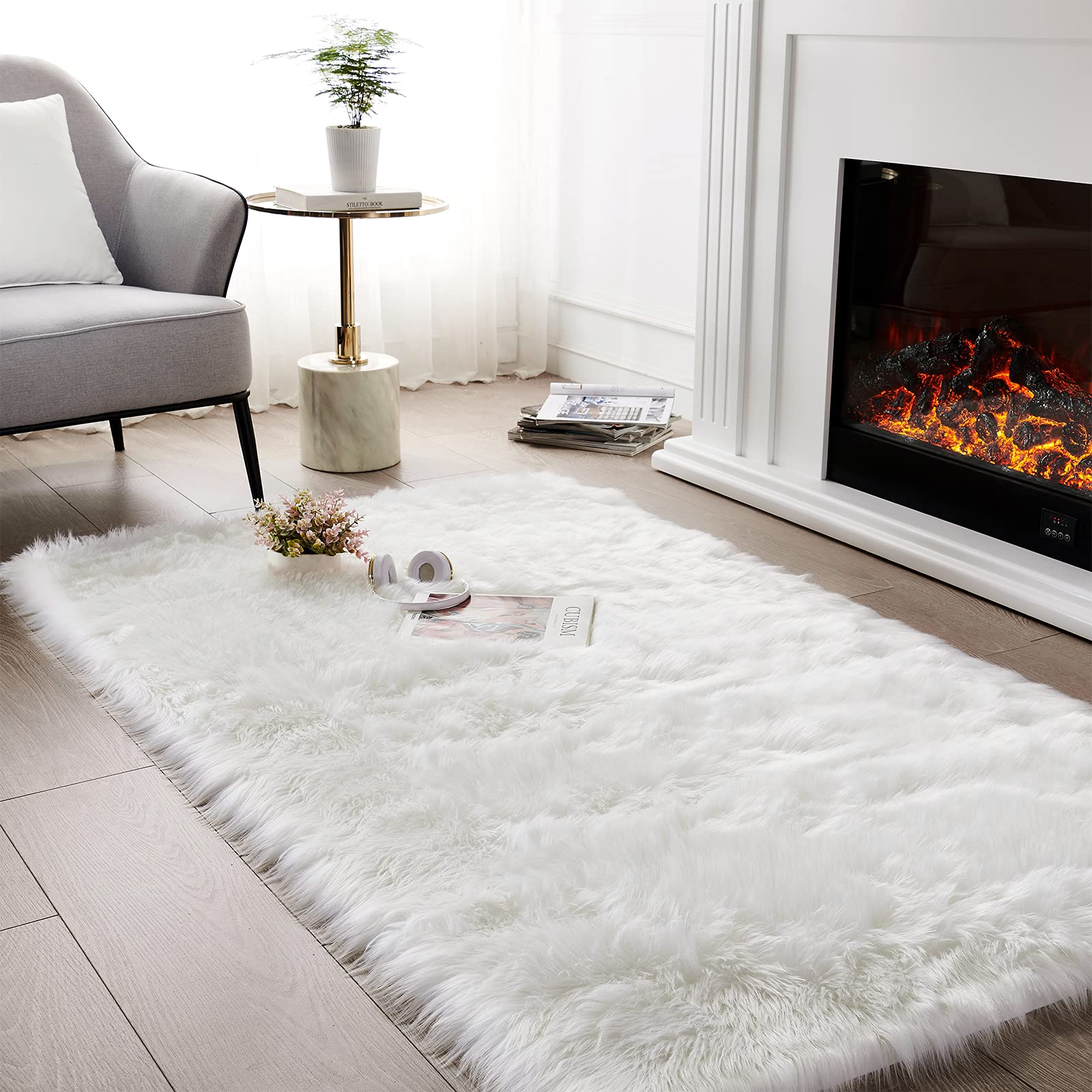 SERISSA Soft Fluffy Area Rug, Coal Black Faux Sheepskin Fur Rug, Shaggy Rug for Bedroom Floor Fuzzy Carpet for Living Room 4x6 Feet