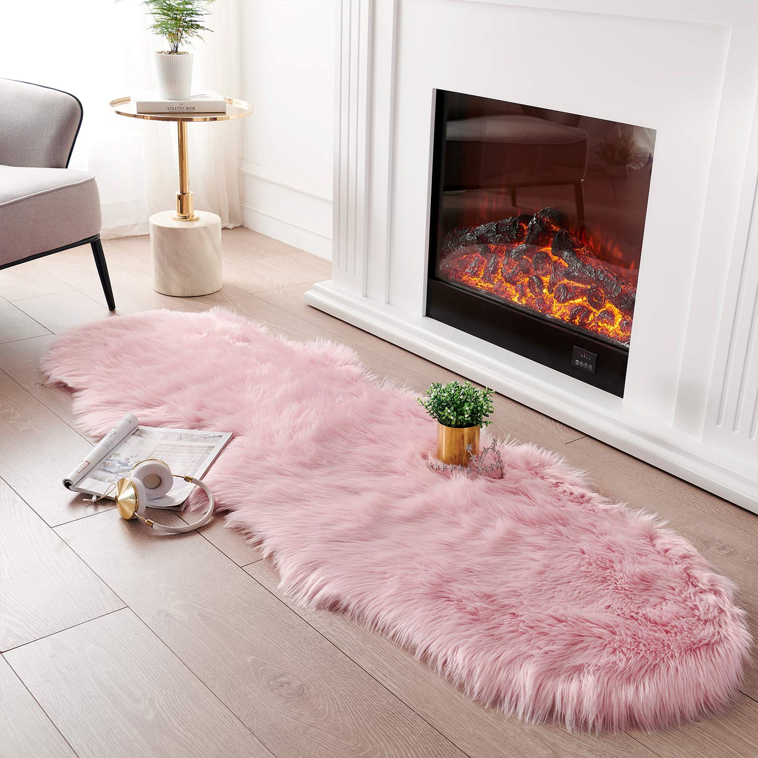 SERISSA Soft Fluffy Area Rug, Coal Black Faux Sheepskin Fur Rug, Shaggy Rug for Bedroom Floor Fuzzy Carpet for Living Room 4x6 Feet
