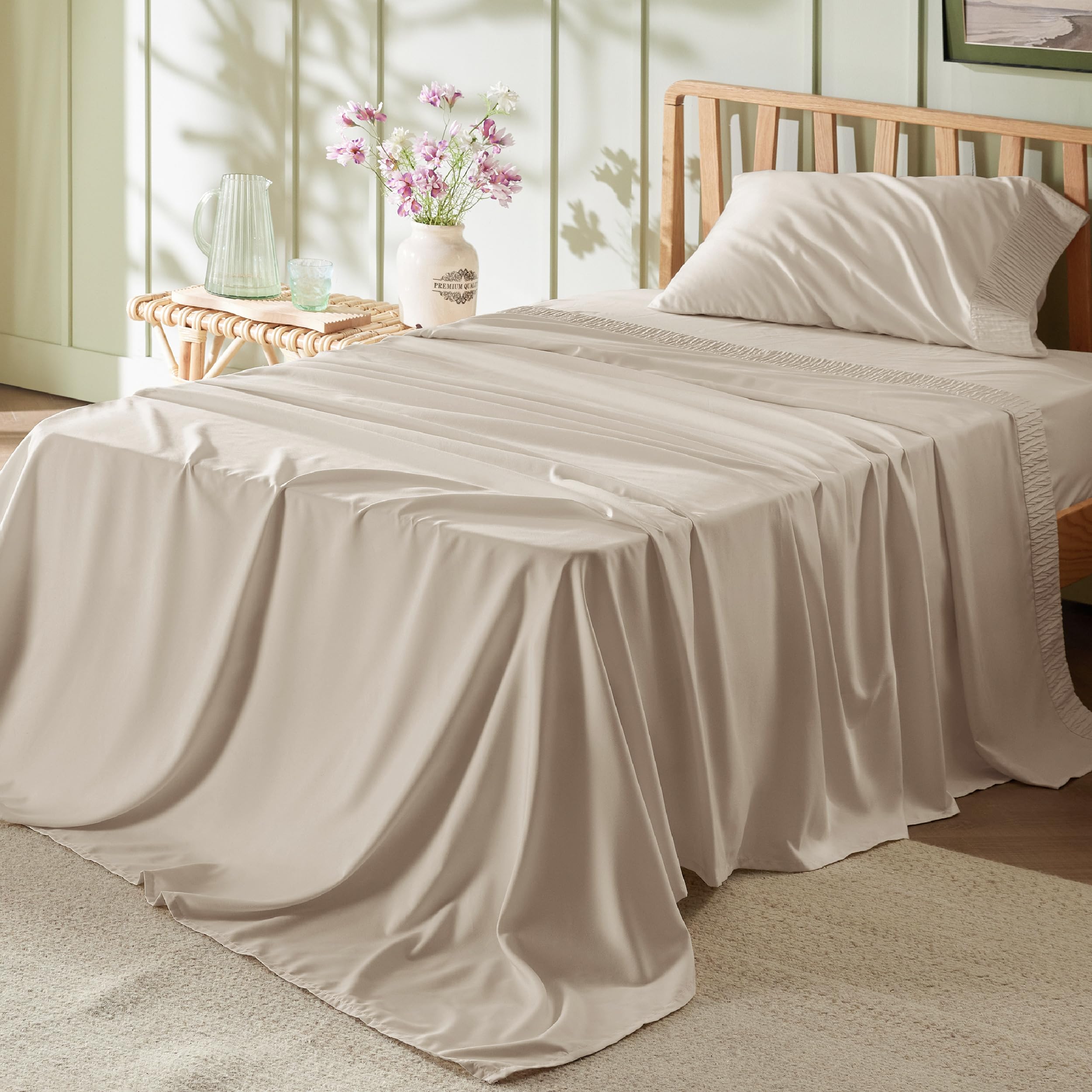 Bedsure King Size Sheets Set - 4 Pieces Soft King Sheets - Breathable & Cooling - Hotel Luxury - Easy Care Polyester Microfiber Bedding for Kids, Women, Men, Linen