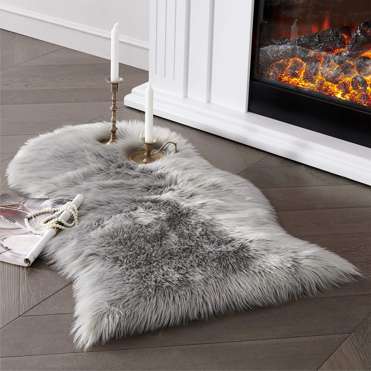 SERISSA Soft Fluffy Area Rug, Coal Black Faux Sheepskin Fur Rug, Shaggy Rug for Bedroom Floor Fuzzy Carpet for Living Room 4x6 Feet