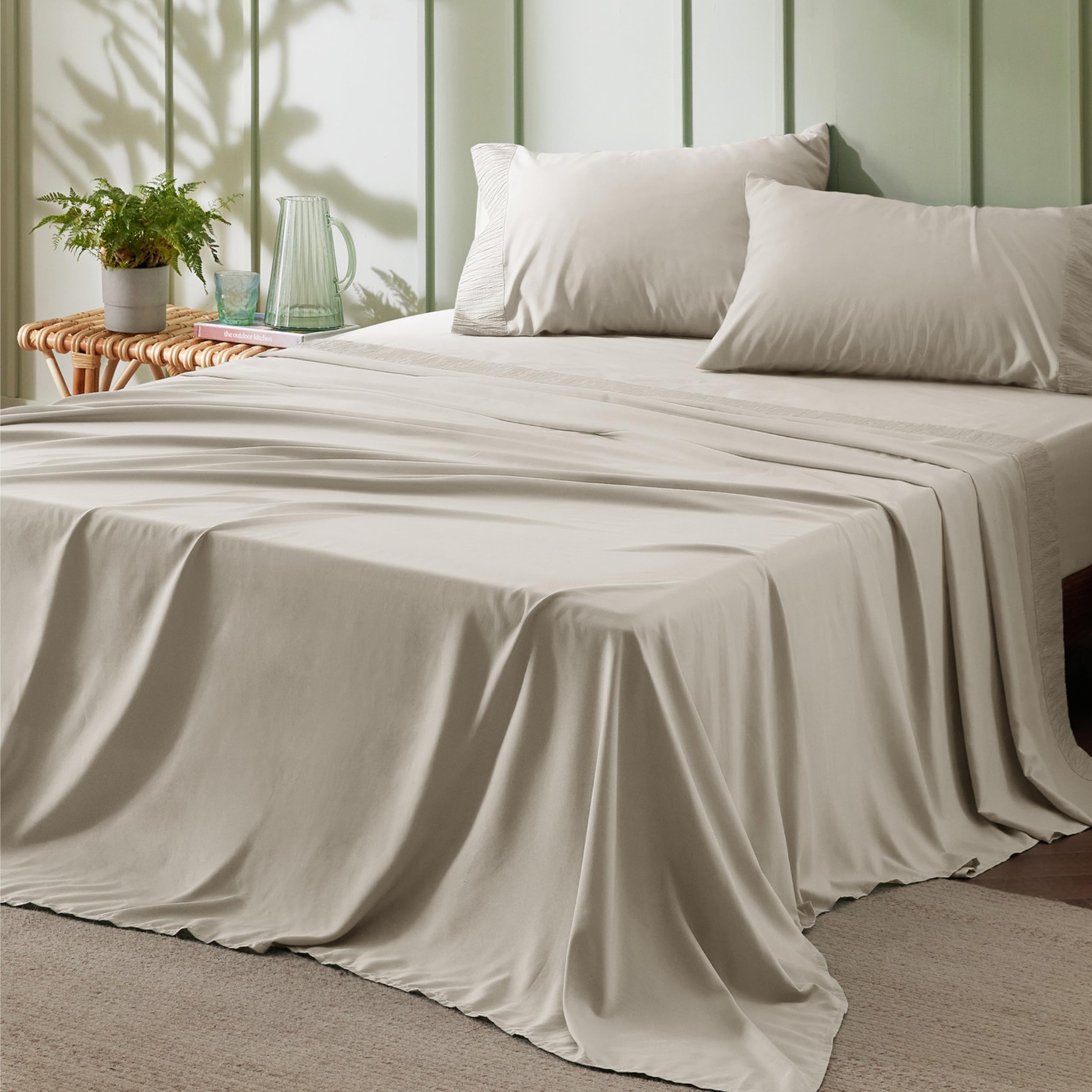 Bedsure King Size Sheets Set - 4 Pieces Soft King Sheets - Breathable & Cooling - Hotel Luxury - Easy Care Polyester Microfiber Bedding for Kids, Women, Men, Linen