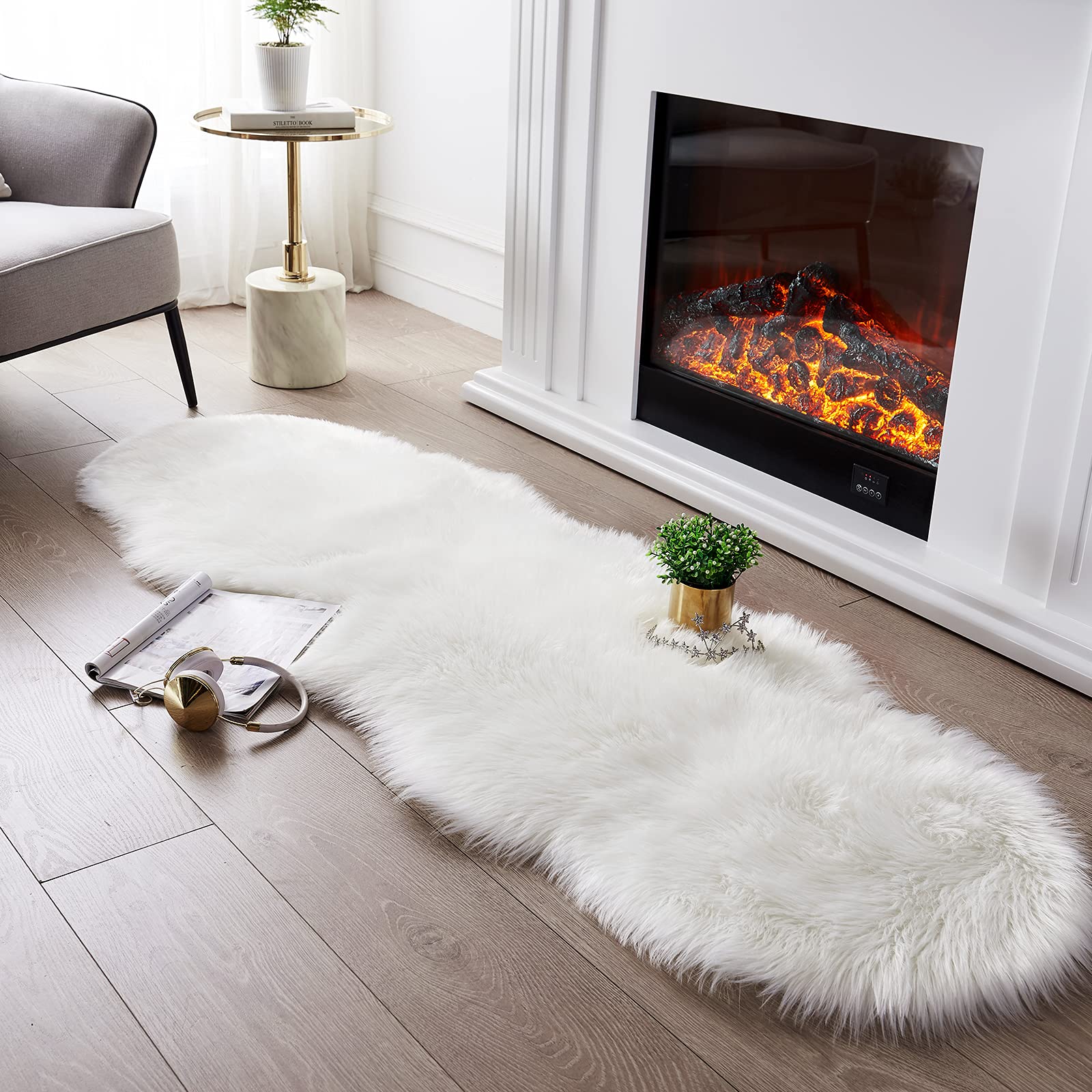 SERISSA Soft Fluffy Area Rug, Coal Black Faux Sheepskin Fur Rug, Shaggy Rug for Bedroom Floor Fuzzy Carpet for Living Room 4x6 Feet
