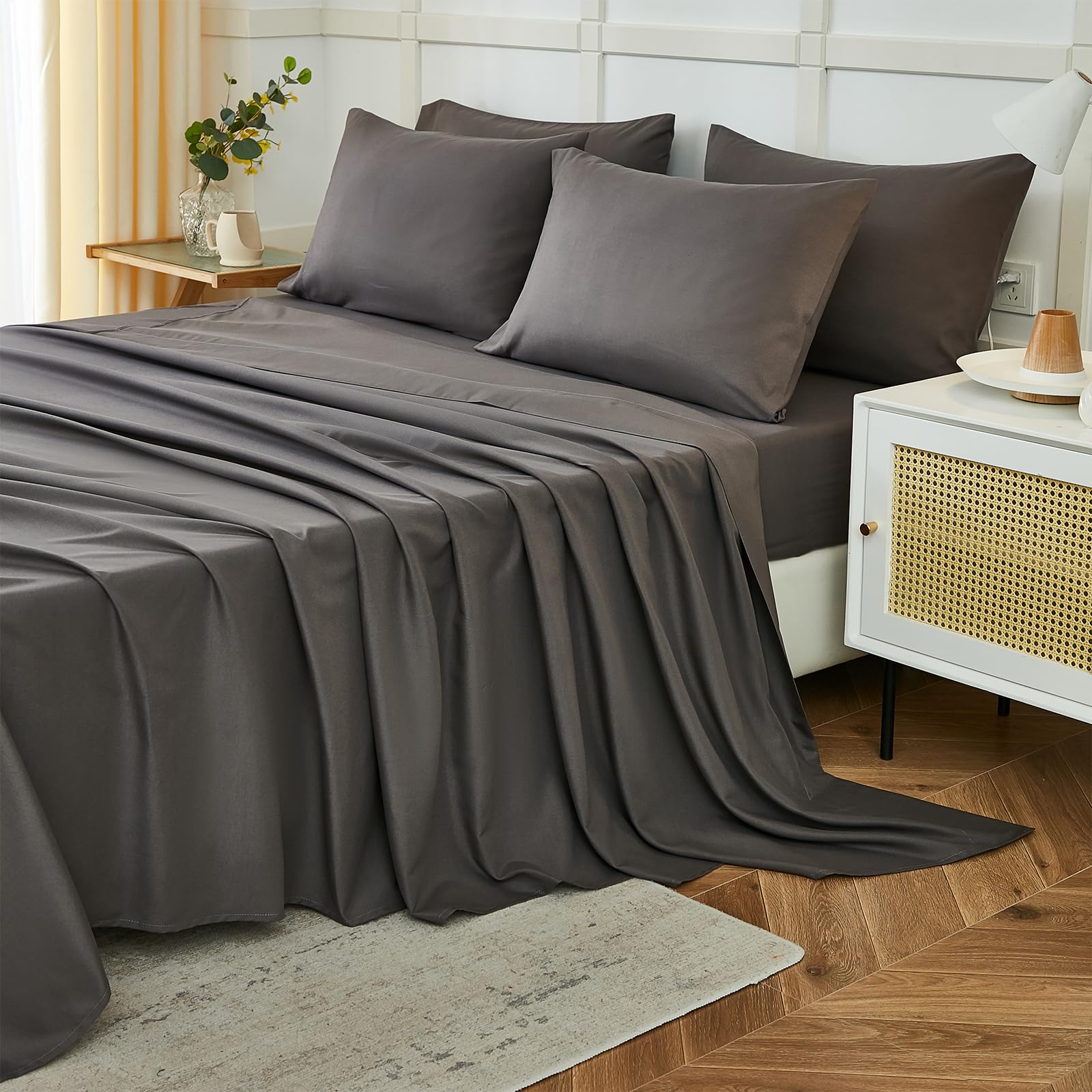 ILAVANDE Queen Sheets Set 6 Piece,Hotel Luxury Super Soft 1800 Series Microfiber Queen Bed Sheets Set-Wrinkle Free & Breathable-14 Deep Pocket Sheets for Queen Size Bed(Queen,Sage Green)