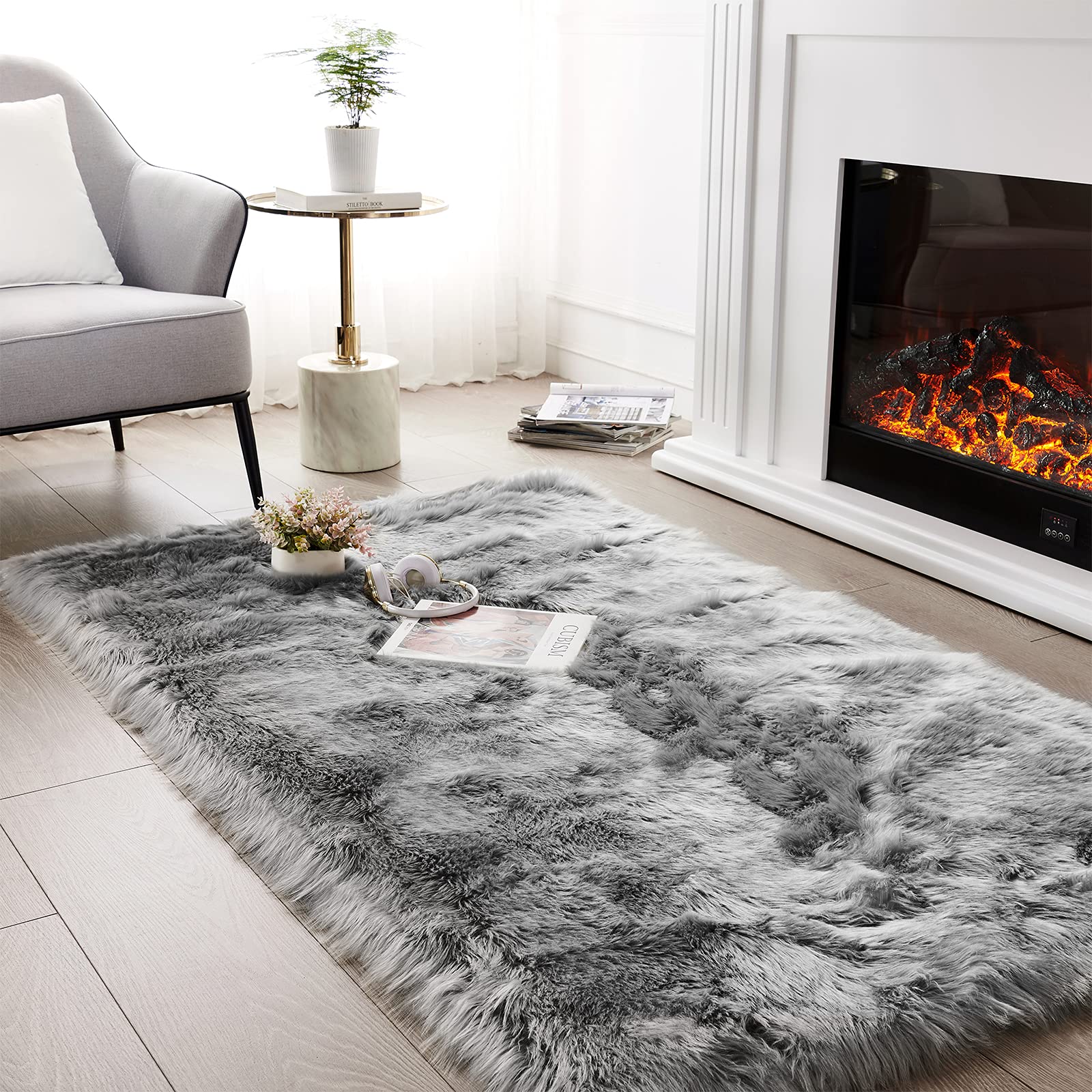 SERISSA Soft Fluffy Area Rug, Coal Black Faux Sheepskin Fur Rug, Shaggy Rug for Bedroom Floor Fuzzy Carpet for Living Room 4x6 Feet