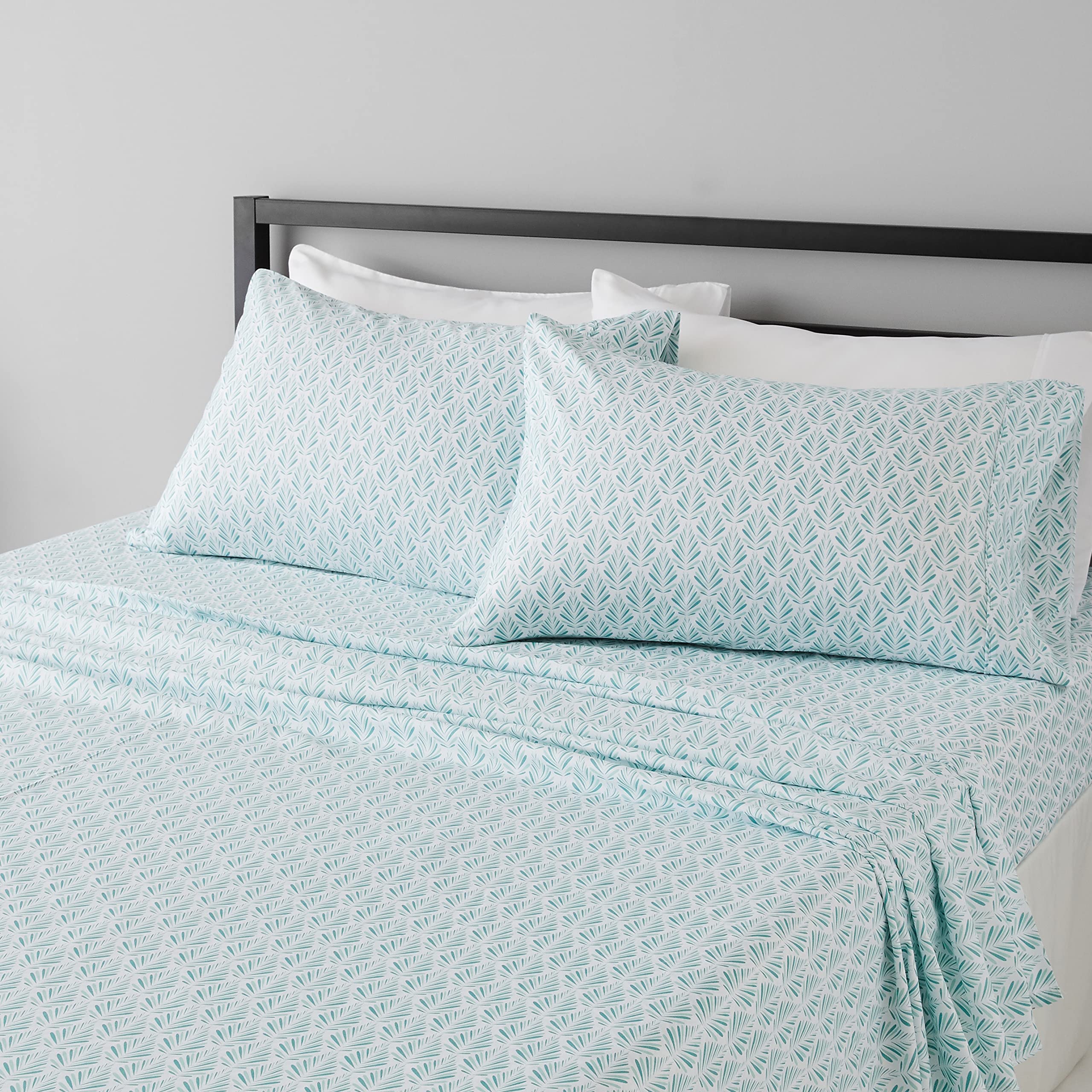 Amazon Basics Lightweight Super Soft Easy Care Wrinkle Free Breathable Brushed Microfiber 3-Piece Bed Sheet Set with 14-Inch Deep Pockets, Twin, Beige, Solid